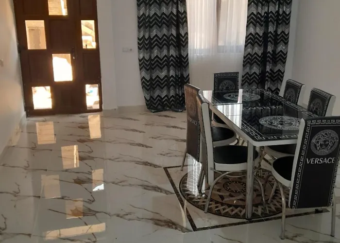 ゲストハウス Camelia エフォリエ・ノルド